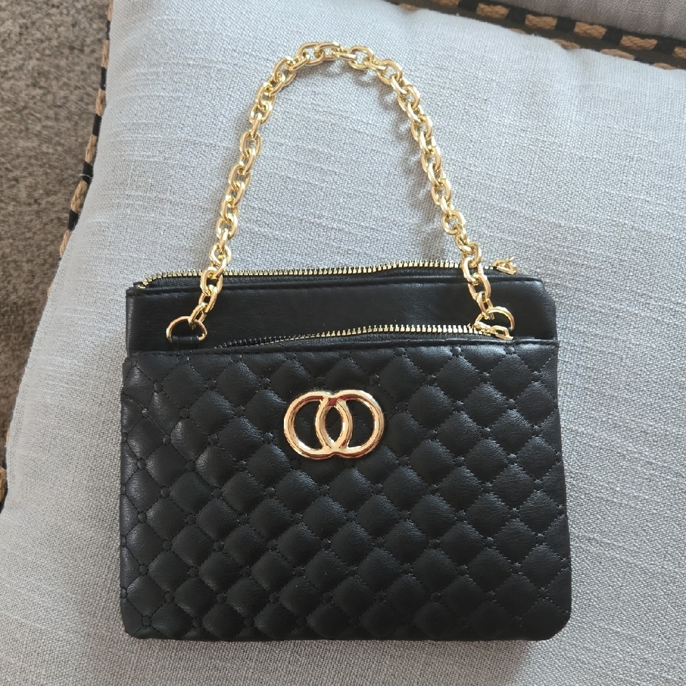 ⭐️Elegant Black Quilted Clutch with Gold Chain 🖤 NWT